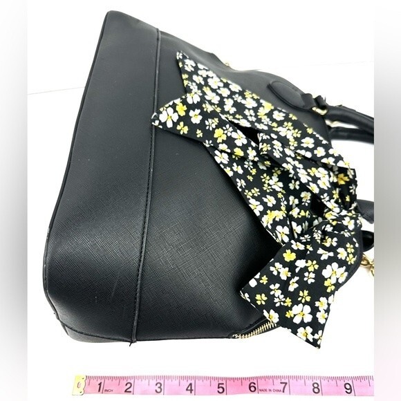 Steve Madden Black Large Dome Crossbody Bag with Gold Hardware/scarf accessorie - Picture 14 of 16